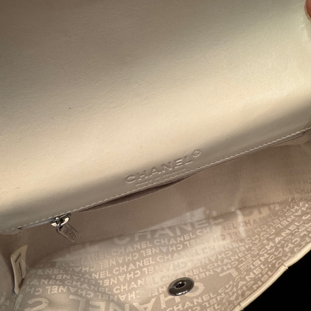 CHANEL Classic White Lambskin Leather Single Flap Shoulder Bag Style 00101 - Picture 9 of 11